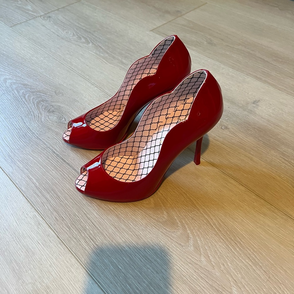 New Christian Louboutin Chick Up Red Patent Leather Peep Toe Pump Shoes